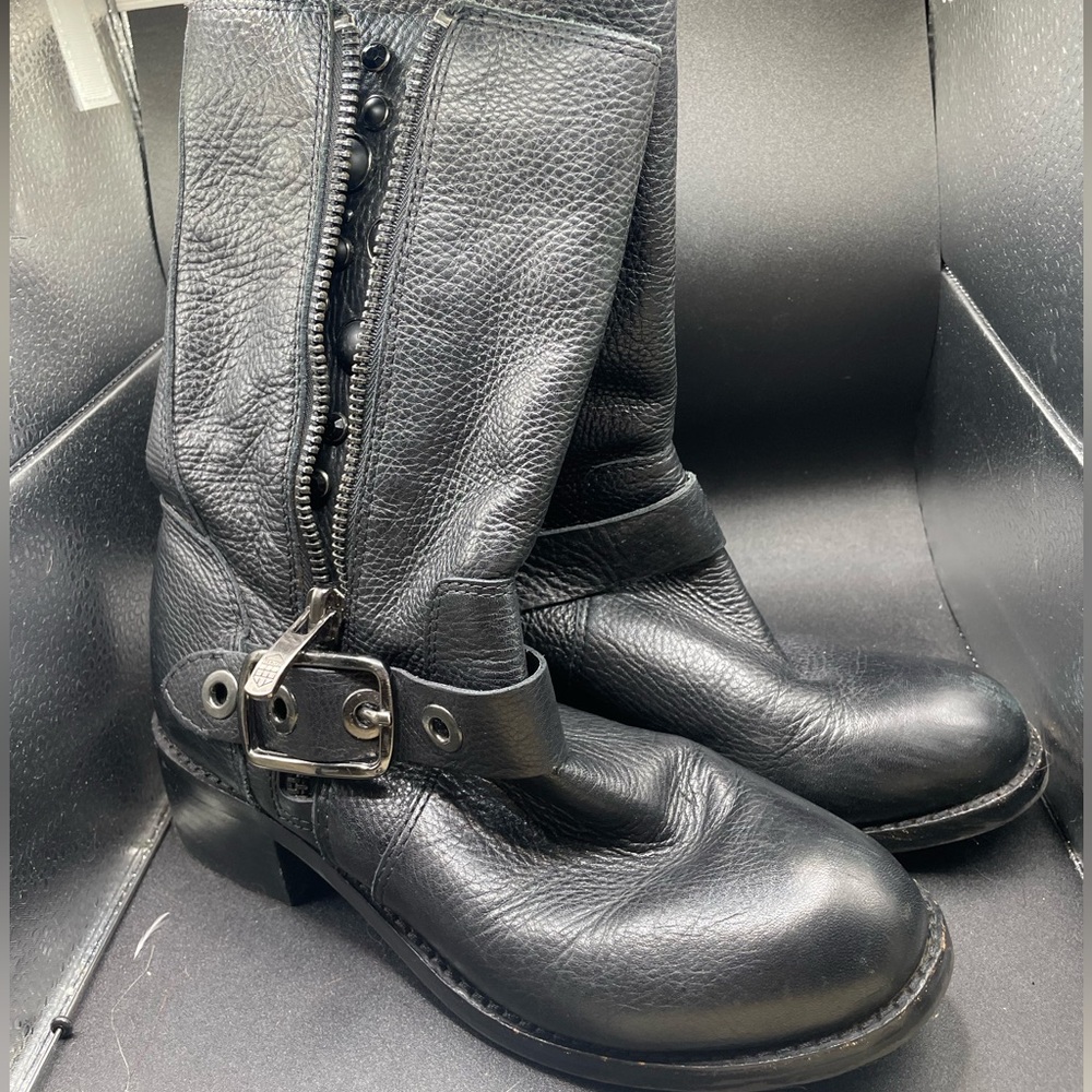 Vince Camuto Black Leather Ankle Boots Size 7.5 B Zip Up Great Condition